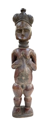 Lot 1028 - A large African carved wooden Eket maternity...