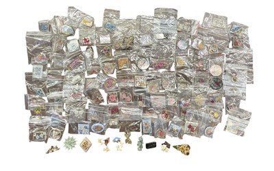 Lot 1424 - A large quantity of costume jewellery...