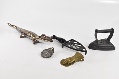 Lot 2541 - A small group of collectors' items comprising...