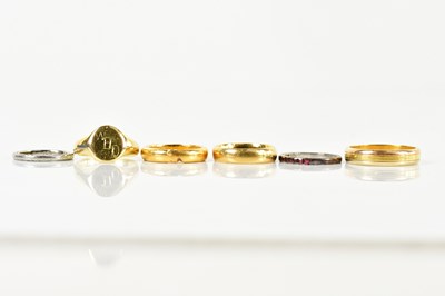 Lot 1294 - A 22ct yellow gold wedding band (af), size L,...