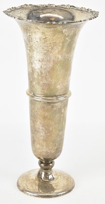 Lot 1279 - HENRY CLIFFORD DAVIS; a George V hallmarked...