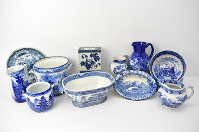 Lot 538 - Twelve items of mixed blue and white transfer...