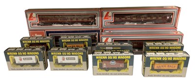 Lot 512 - Eight boxed Wrenn OO wagons including Twining...