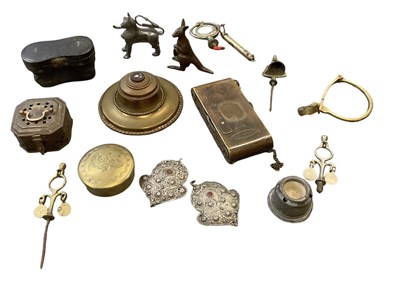 Lot 399 - A group of various small metal collectables...