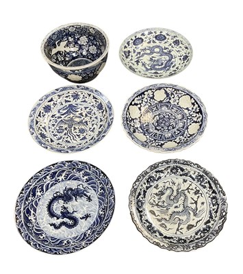 Lot 1171 - Five late 20th century Chinese blue and white...
