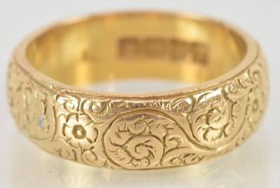 Lot 1372 - An 18ct yellow gold wedding band, with floral...
