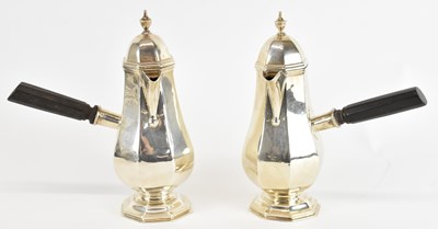 Lot 1252 - GOLDSMITHS & SILVERSMITHS CO LTD; a pair of...
