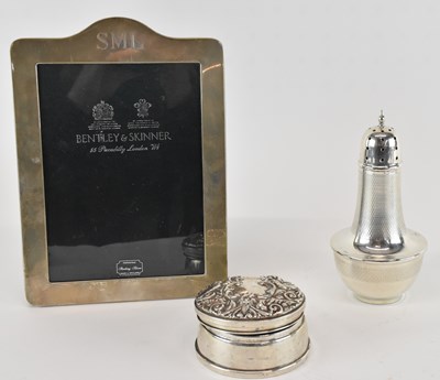 Lot 1269 - JOSEPH GLOSTER LTD; a George V hallmarked...