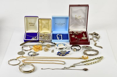 Lot 415 - A quantity of costume jewellery including...