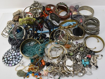 Lot 1558 - A quantity of modern and vintage costume...
