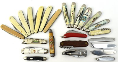 Lot 385 - Twenty-five various pocket knives, the longest...