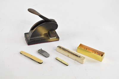 Lot 2598 - A letter stamp, a set of dice, a hallmarked...