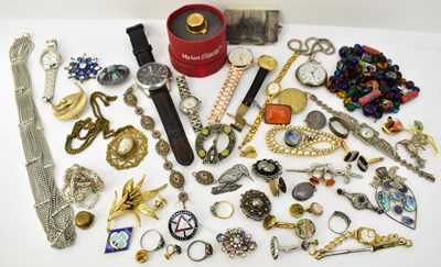 Lot 1560 - A quantity of costume jewellery including lady'...