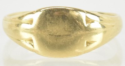 Lot 1428 - An 18ct gold small signet ring, size L, approx...