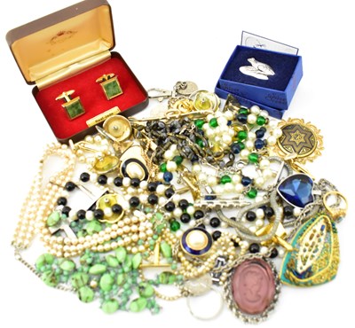 Lot 1536 - A quantity of various modern and vintage...