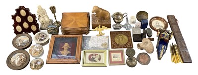 Lot 388 - A quantity of assorted collectors' items and...