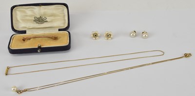 Lot 1421 - A 9ct yellow gold fine link necklace, length...