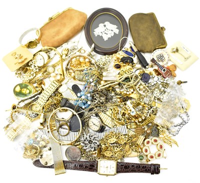 Lot 1561 - A quantity of mixed modern, vintage and...