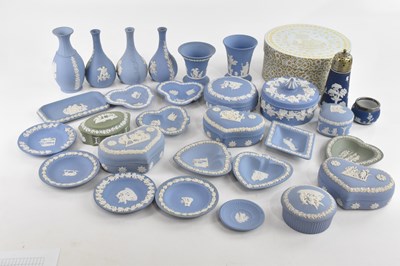 Lot 644 - A collection of blue and white Wedgwood...