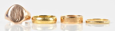 Lot 1375 - An 18ct yellow gold wedding band, size O,...