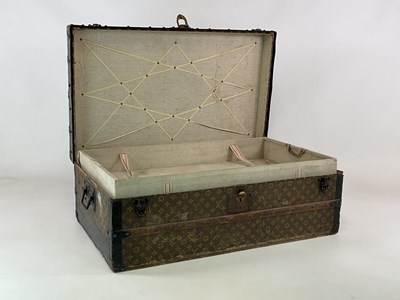Lot 2 - LOUIS VUITTON; an early 20th century strap...