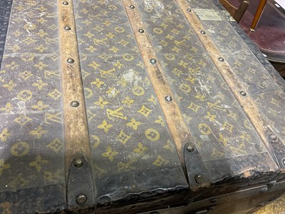 Lot 2 - LOUIS VUITTON; an early 20th century strap...