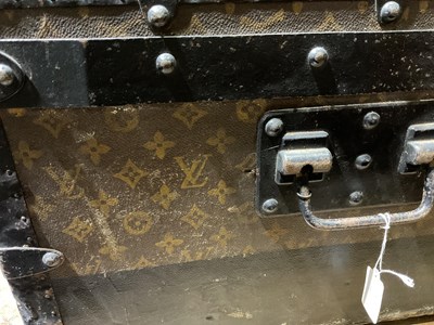 Lot 2 - LOUIS VUITTON; an early 20th century strap...