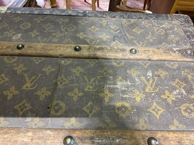 Lot 2 - LOUIS VUITTON; an early 20th century strap...