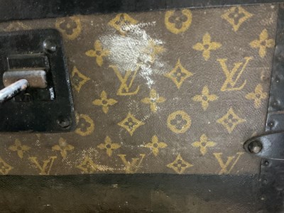 Lot 2 - LOUIS VUITTON; an early 20th century strap...