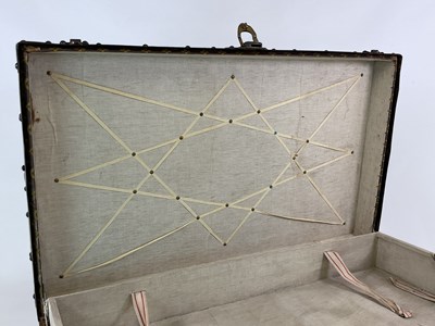 Lot 2 - LOUIS VUITTON; an early 20th century strap...