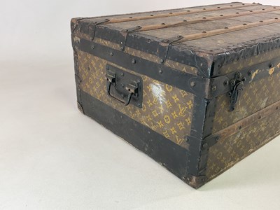 Lot 2 - LOUIS VUITTON; an early 20th century strap...