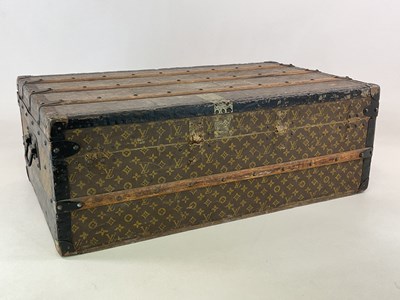 Lot 2 - LOUIS VUITTON; an early 20th century strap...