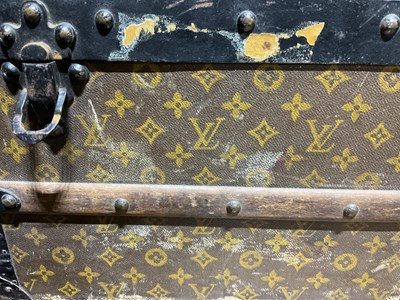 Lot 2 - LOUIS VUITTON; an early 20th century strap...