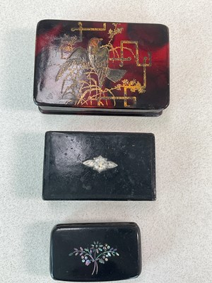 Lot 11 - A group of collectors' items comprising a...