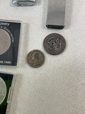Lot 33 - A quantity of collectors' items, to include...