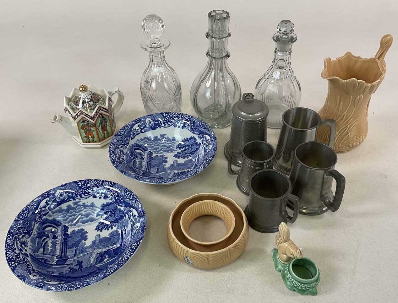 Lot 35 - A group of collectors' items comprising...