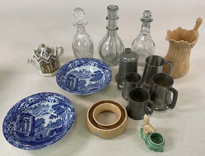 Lot 35 - A group of collectors' items comprising...