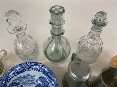 Lot 35 - A group of collectors' items comprising...