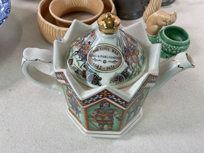 Lot 35 - A group of collectors' items comprising...