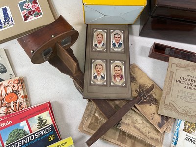 Lot 43 - A collectors' lot, to include framed and...