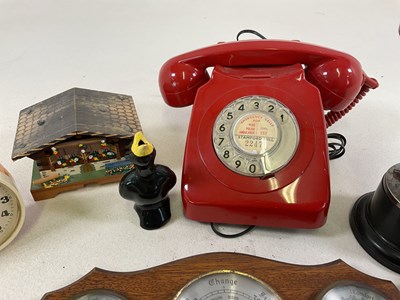 Lot 39 - Collectors' items to include plated ware, oil...