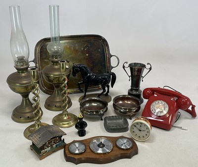 Lot 39 - Collectors' items to include plated ware, oil...