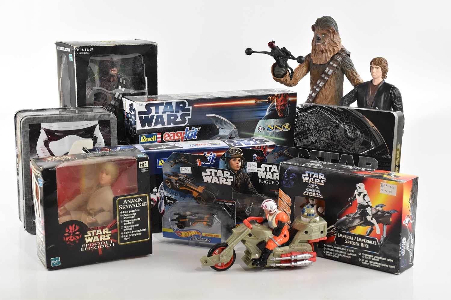 Lot 7 - STAR WARS; a collection of toys, including...