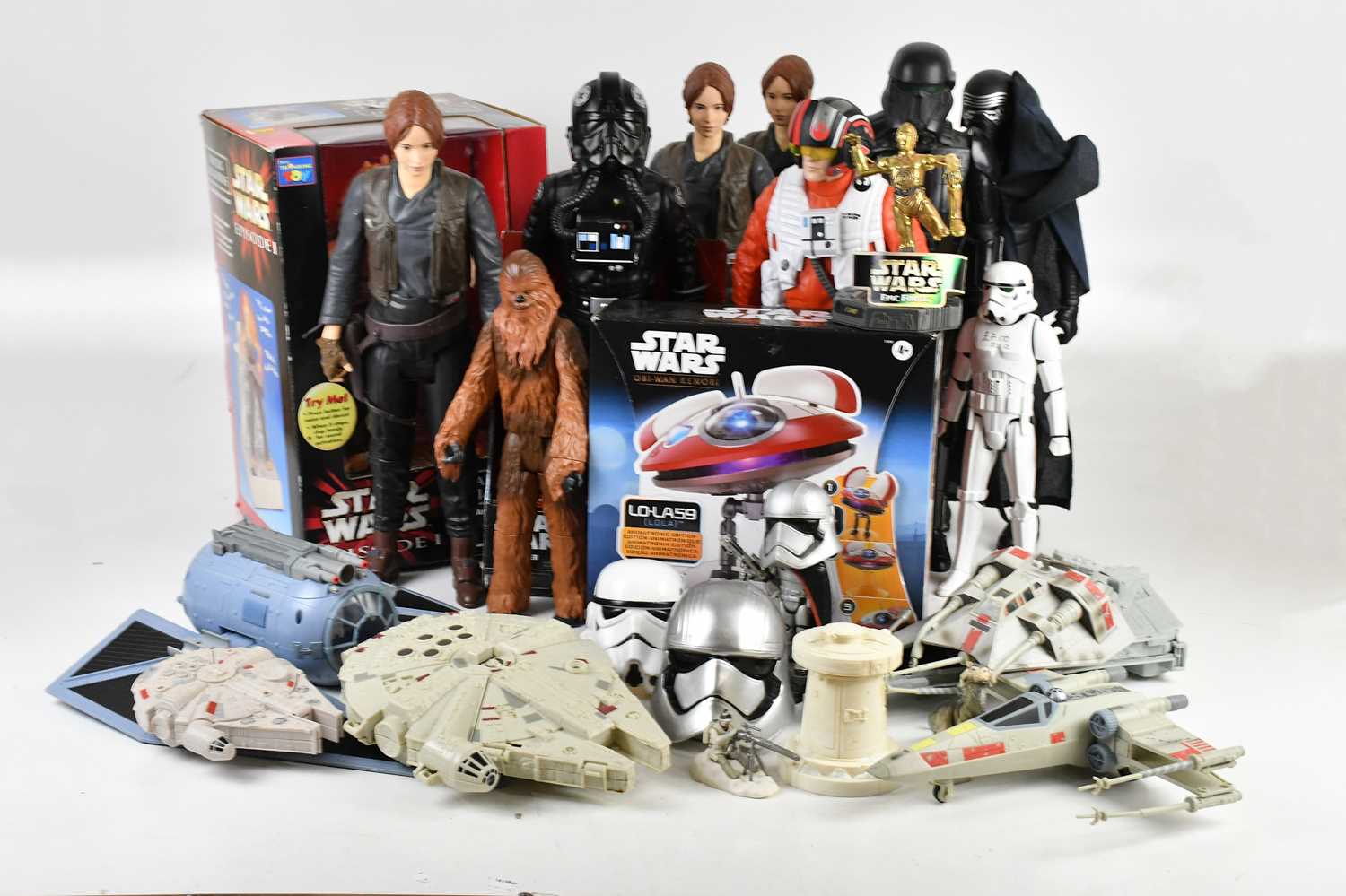 Lot 17 - STAR WARS; a collection of figures, including...