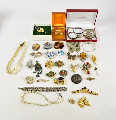 Lot 1712 - A quantity of silver jewellery, bracelet,...