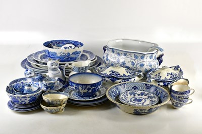 Lot 2801 - A quantity of blue and white transfer ceramics...