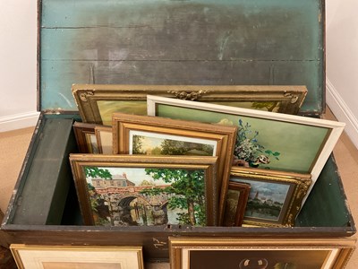 Lot 17 - A group of collectors' items, to include two...
