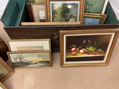 Lot 17 - A group of collectors' items, to include two...