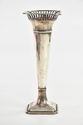 Lot 80 - CARRINGTON & CO; a George V hallmarked silver...
