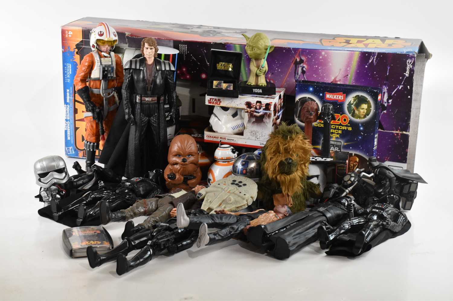 Lot 12 - STAR WARS; a collection of models, figures and...